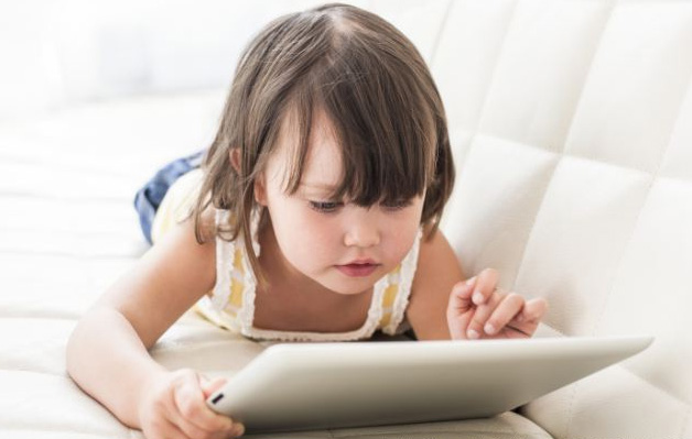 Планшет и дети до года