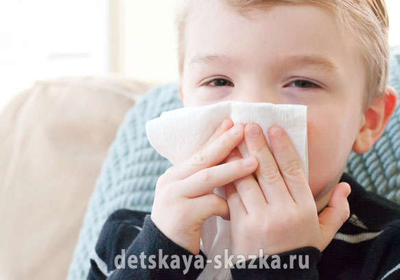 Как научить ребенка сморкаться